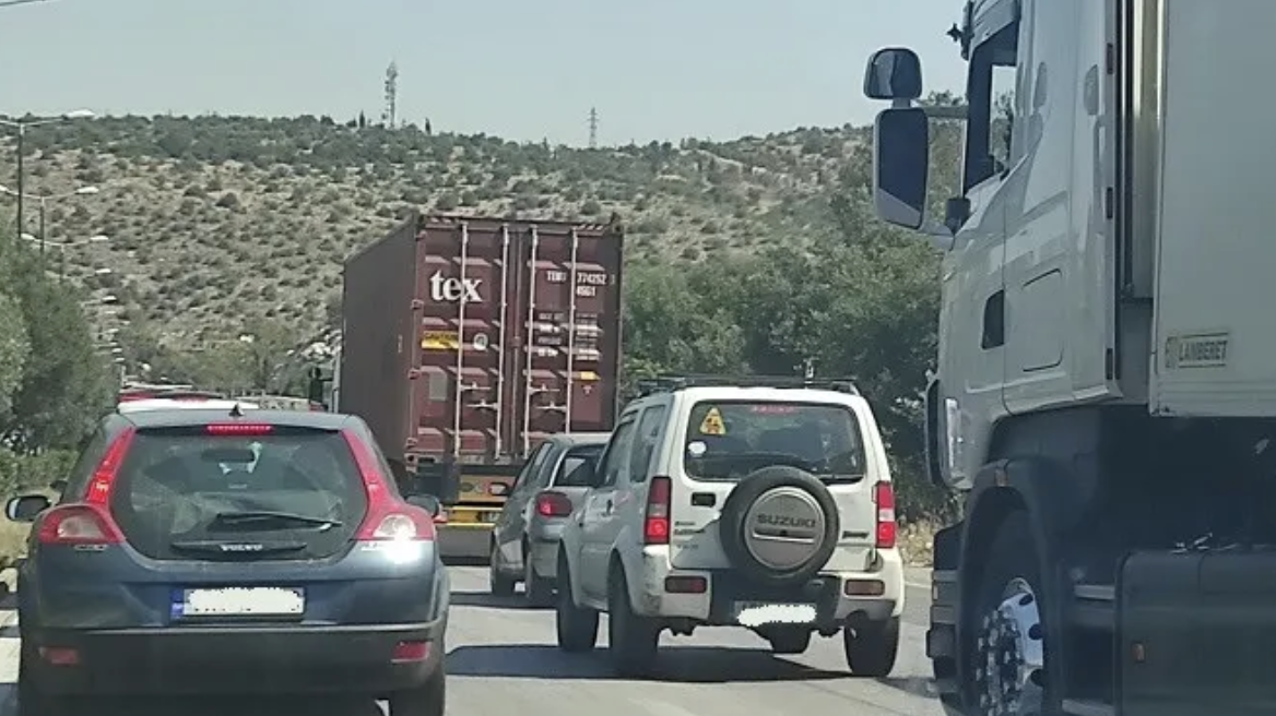 Τέλος η κίνηση στη Λεωφόρο Αθηνών και στο Σχιστό