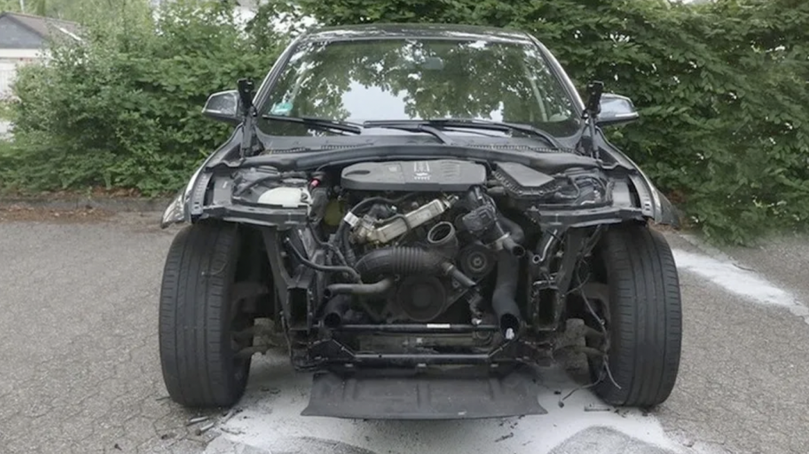 Απίστευτο: Έγδυσαν μία BMW αρπάζοντας ακόμα και το σαλόνι - Δείτε φωτογραφίες!