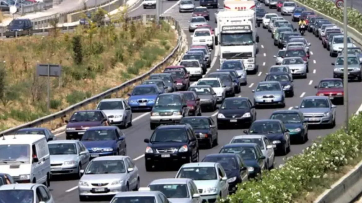 Κίνηση τώρα: Σε ποιους δρόμους υπάρχουν προβλήματα