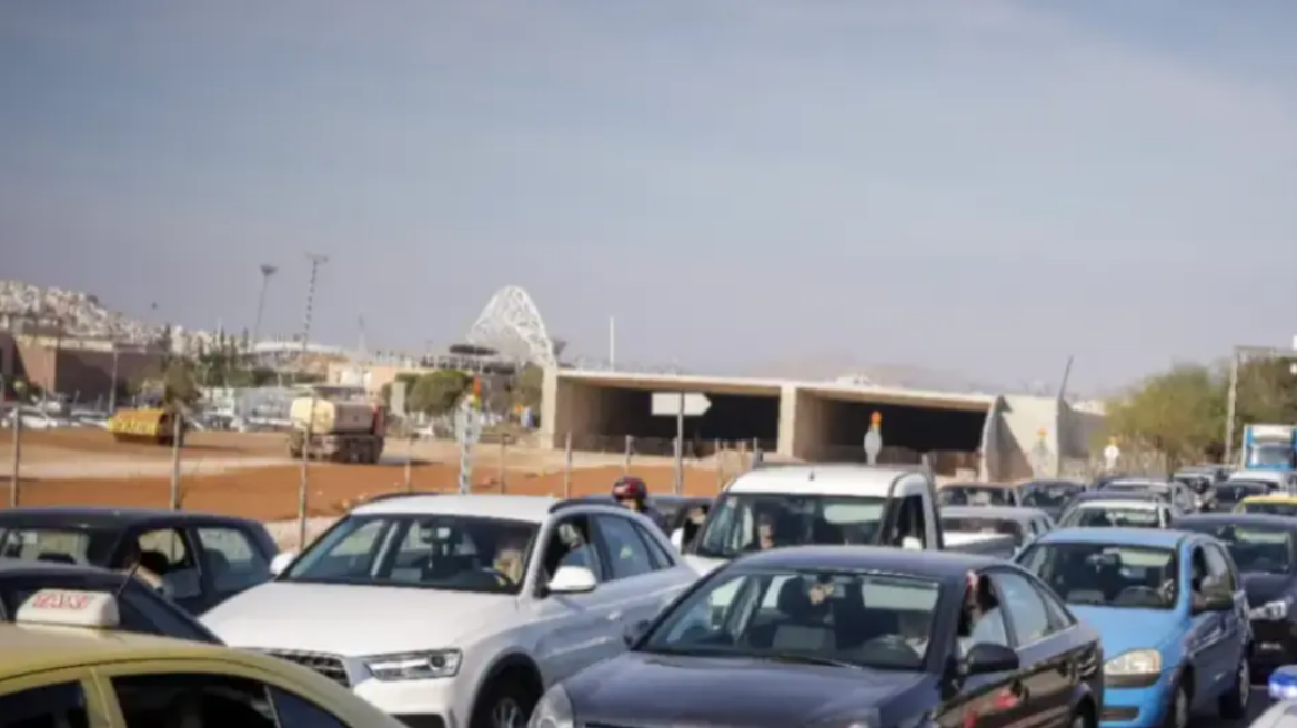 Κίνηση στους δρόμους: Μποτιλιάρισμα επί της Ποσειδώνος στο ρεύμα προς Γλυφάδα, λόγω ακινητοποιημένου οχήματος