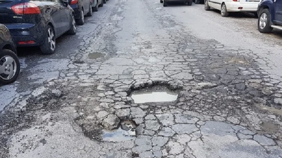 Απίστευτο το πόσα χρήματα ρίχνουν σε νησί για τους δρόμους