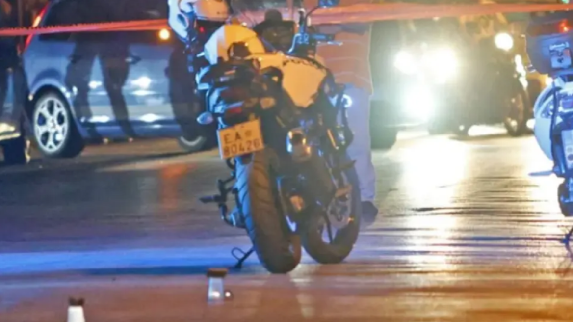 Κάτω Πατήσια: «Κρατούσε το στήθος και το πόδι του, φώναζε» λέει αυτόπτης μάρτυρας για τον τραυματισμένο αστυνομικό