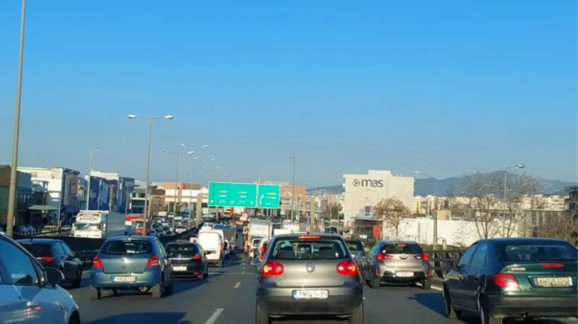 Κίνηση στους δρόμους: Πού θα βρείτε μποτιλιάρισμα - Δείτε live εικόνα