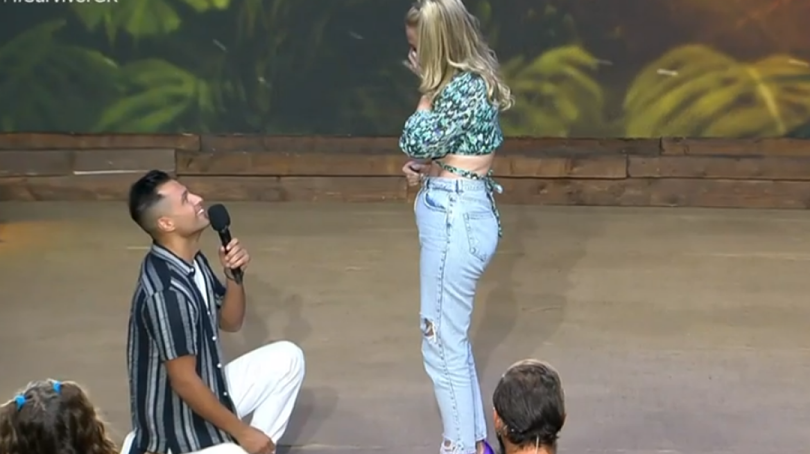 Survivor: Πρόταση γάμου του  Γιάννη Τσολάκη στην αγαπημένη του κατά τη διάρκεια του ημιτελικού - Δείτε βίντεο  