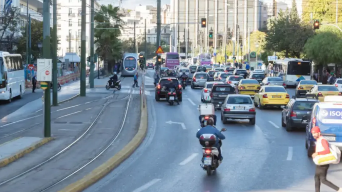 Κίνηση στους δρόμους: Χωρίς σημαντικές καθυστερήσεις η κυκλοφορία στους δρόμους, μποτιλιάρισμα στον Κηφισό 