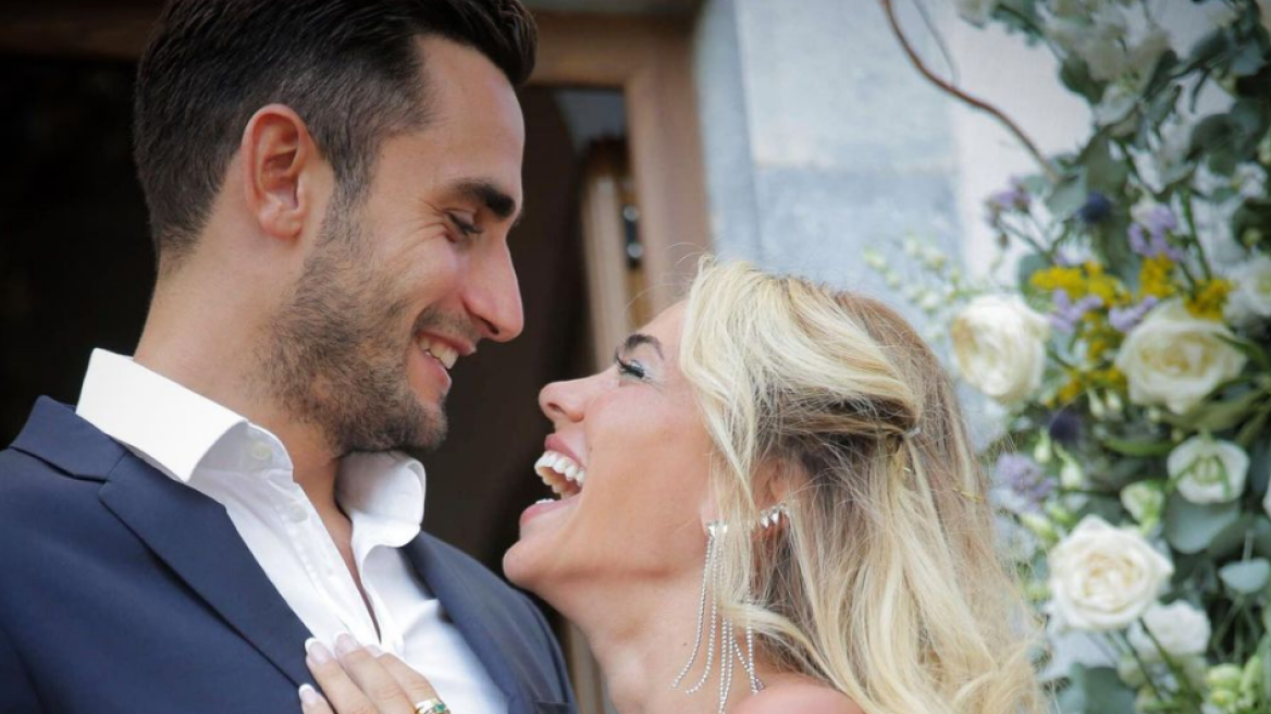 Κόνι Μεταξά - Μάριος Καπότσης: Η γαμήλια τούρτα και το τραγούδι που επέλεξε το ζευγάρι για τον γάμο
