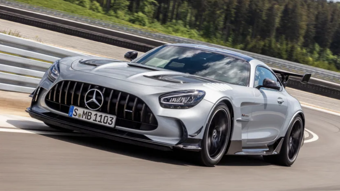 Ιδού ο Ελληνας με την... καυτή Mercedes-AMG GT Black Series των 730 ίππων