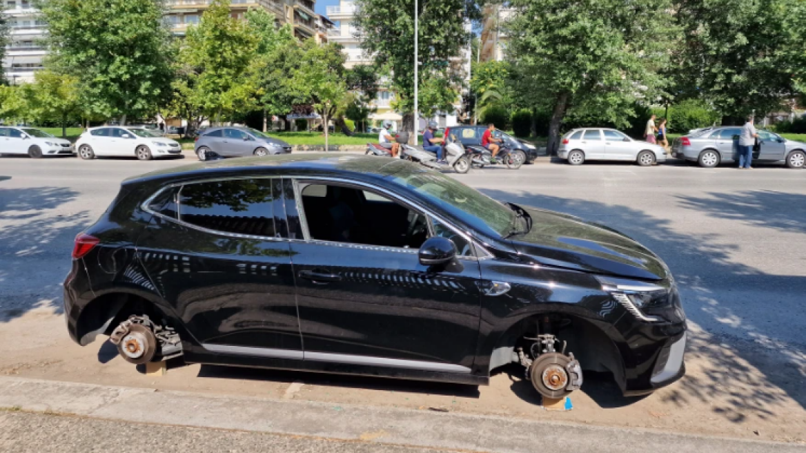 Θεσσαλονίκη: Έκλεψαν τις ρόδες αυτοκινήτου και το άφησαν να αιωρείται πάνω σε ξύλα! - (βίντεο και φωτογραφίες)