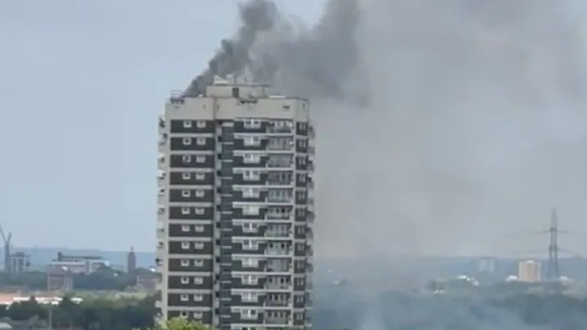 Πυρκαγιά σε ουρανοξύστη 17 ορόφων στο ανατολικό Λονδίνο