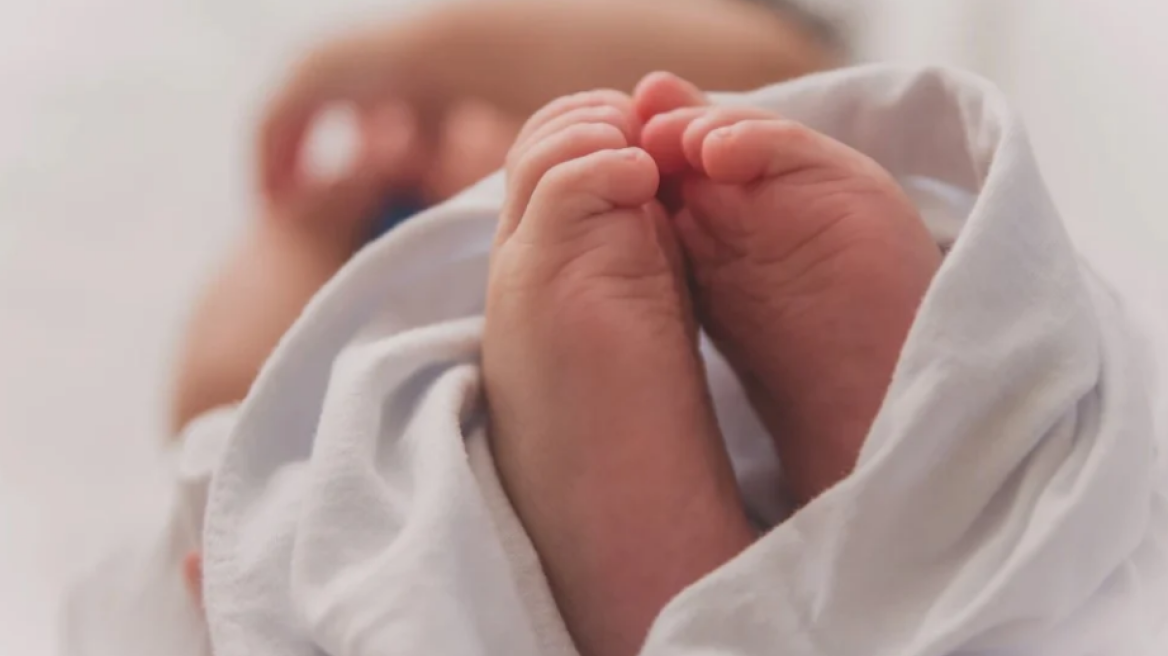 Περίεργη υπόθεση με νεογέννητο ερευνούν οι αρχές στη Θεσσαλονίκη, συνελήφθη η 20χρονη μητέρα και ένας 48χρονος

