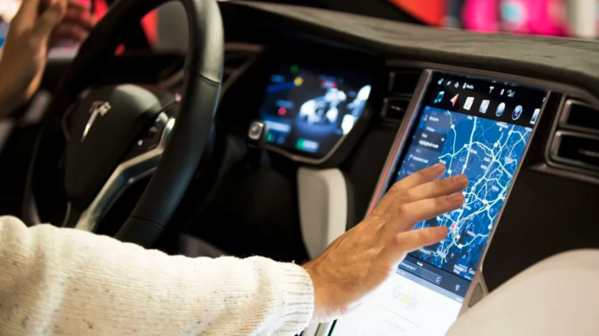 Οι οθόνες κάνουν τα αυτοκίνητα επικίνδυνα...