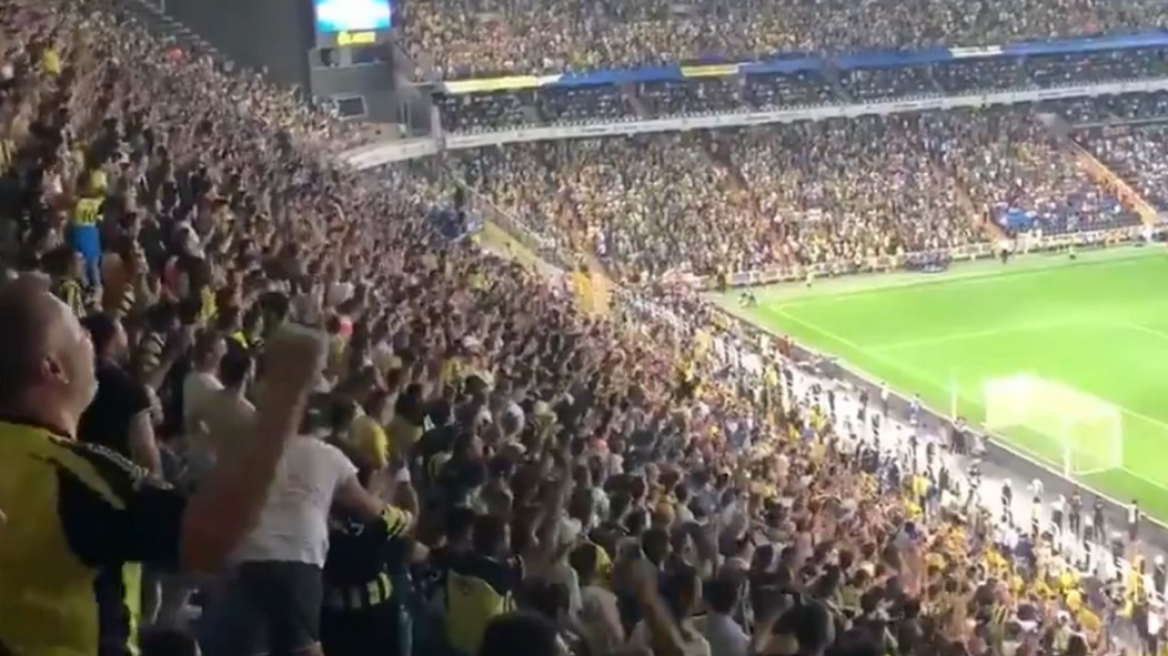 Η UEFA τιμώρησε τη Φενέρ για τα συνθήματα υπέρ του Πούτιν