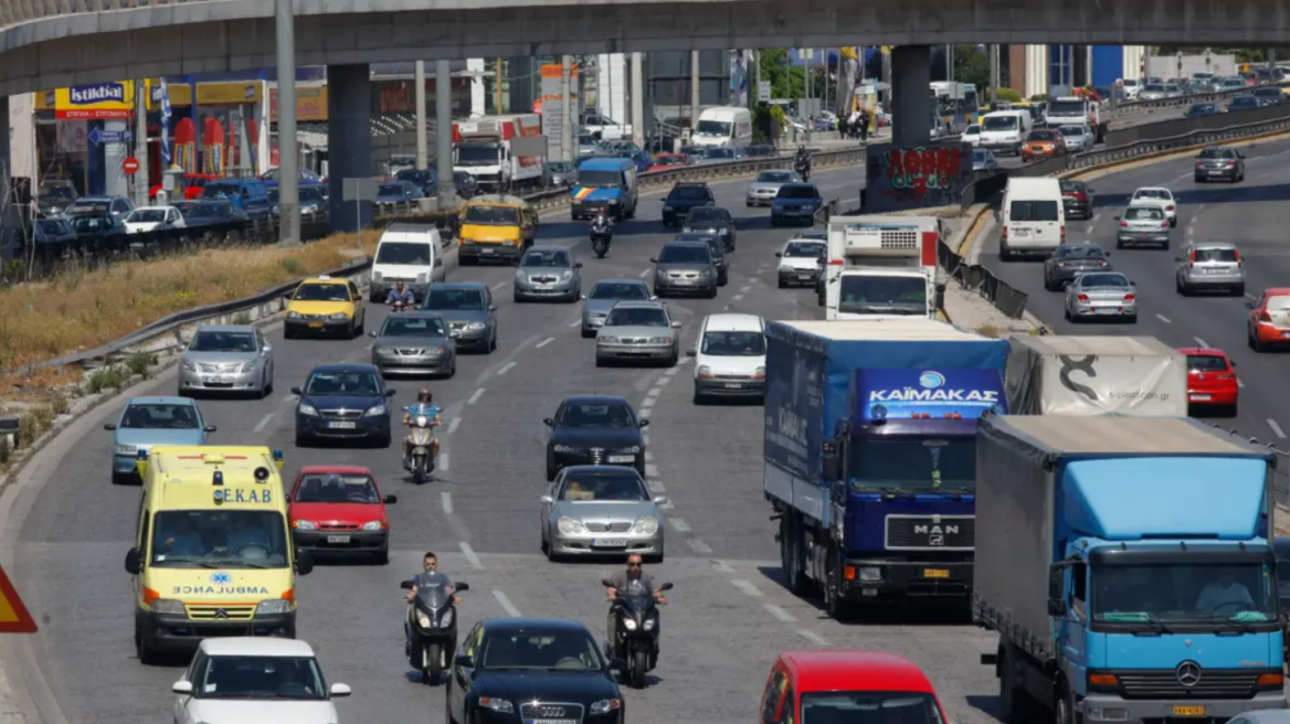 Κίνηση στους δρόμους: Μποτιλιάρισμα στο λιμάνι του Πειραιά, πού έχει κίνηση τώρα στον Κηφισό 