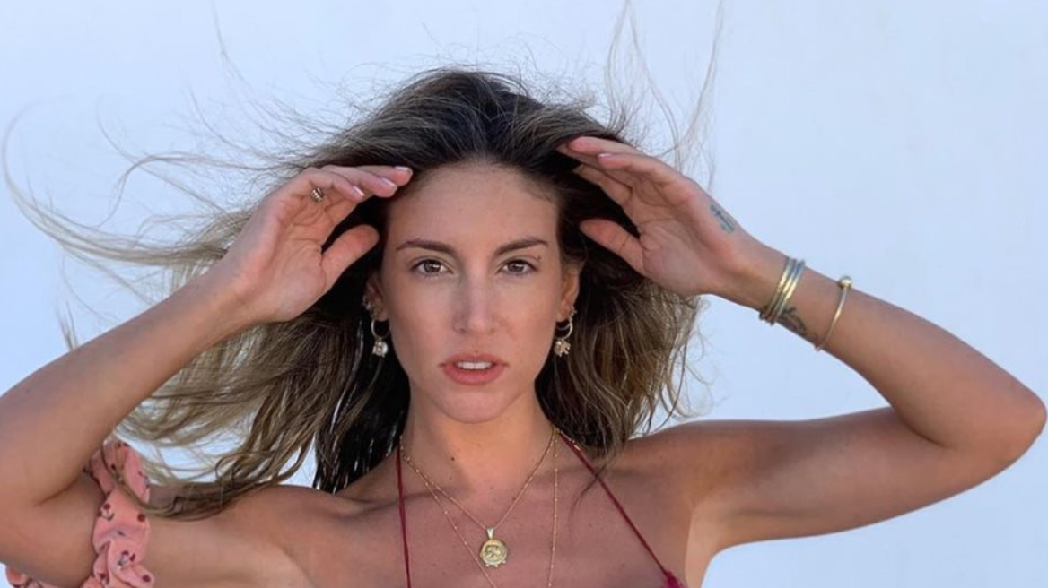 Αθηνά Οικονομάκου: Ποζάρει με μαγιό στη Μύκονο