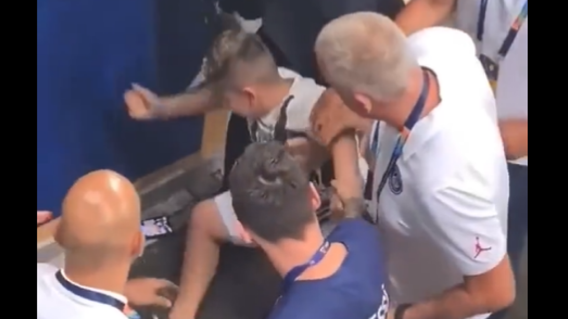 Λιονέλ Μέσι: «Σώζει» παιδί από τους σεκιούριτι 