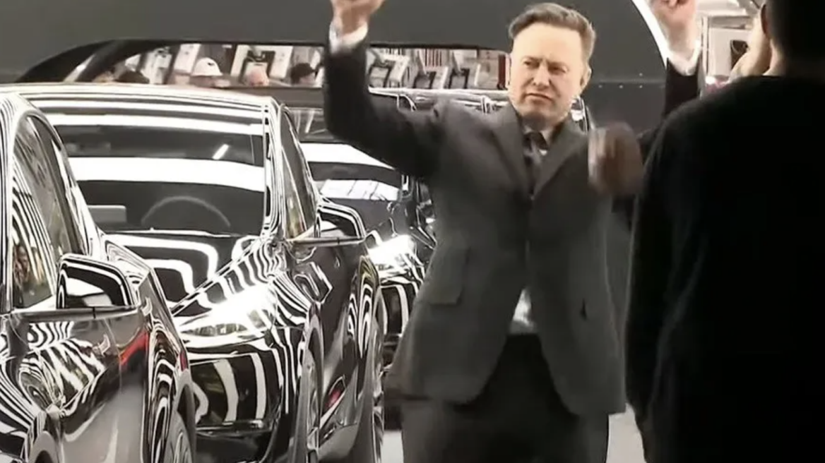 Πουλάει την Τesla ο Elon Musk;