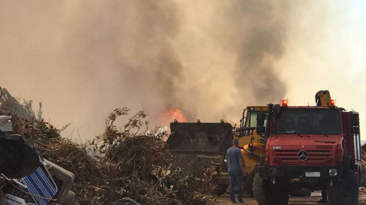 Φωτιά τώρα στη Λευκάδα: Πυρκαγιά στην παλιά χωματερή της Λευκάδας 