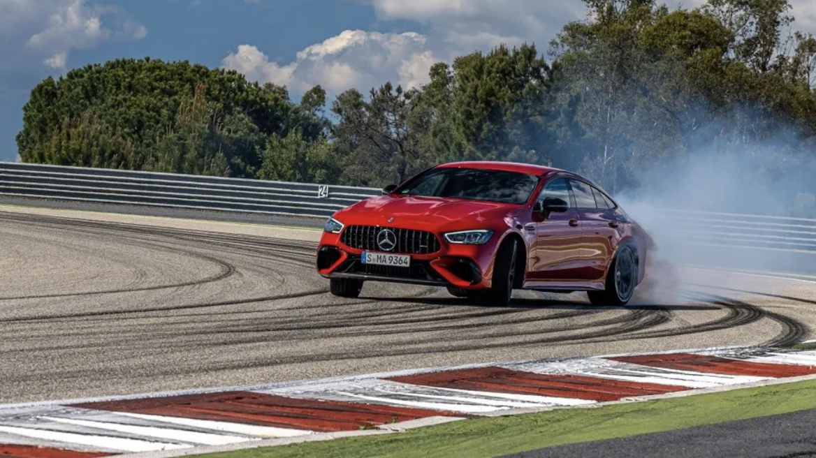 Ιδού οι 8 «μνηστήρες» της Mercedes στην Ελλάδα - Και ο νικητής