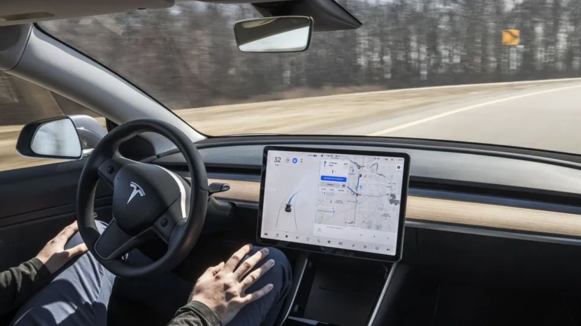 H Tesla τα παίρνει από παντού