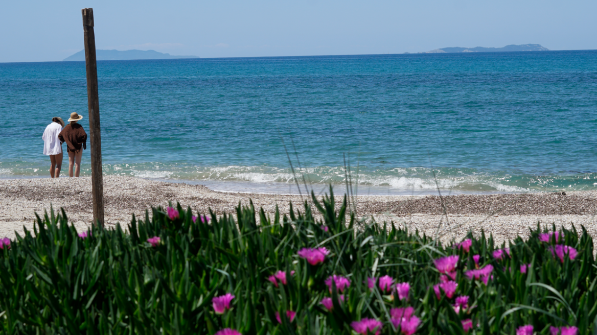 Καιρός: Συνεχίζεται και αύριο το μίνι «καλοκαίρι», σταθερά ψηλά οι θερμοκρασίες - Πού αναμένονται λασποβροχές