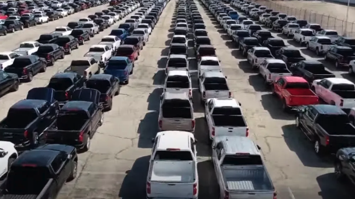 Γιατί δεν παραδίδονται χιλιάδες έτοιμα αυτοκίνητα; (+video)