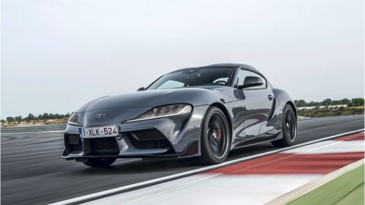 Οδηγούμε την Toyota Supra με το χειροκίνητο κιβώτιο