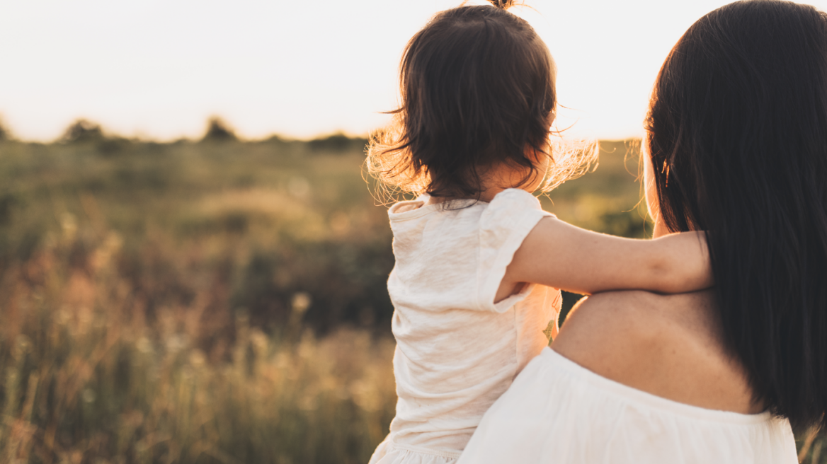 Επίδομα μητρότητας: Επεκτείνεται στον ιδιωτικό τομέα από 6 μήνες σε 9