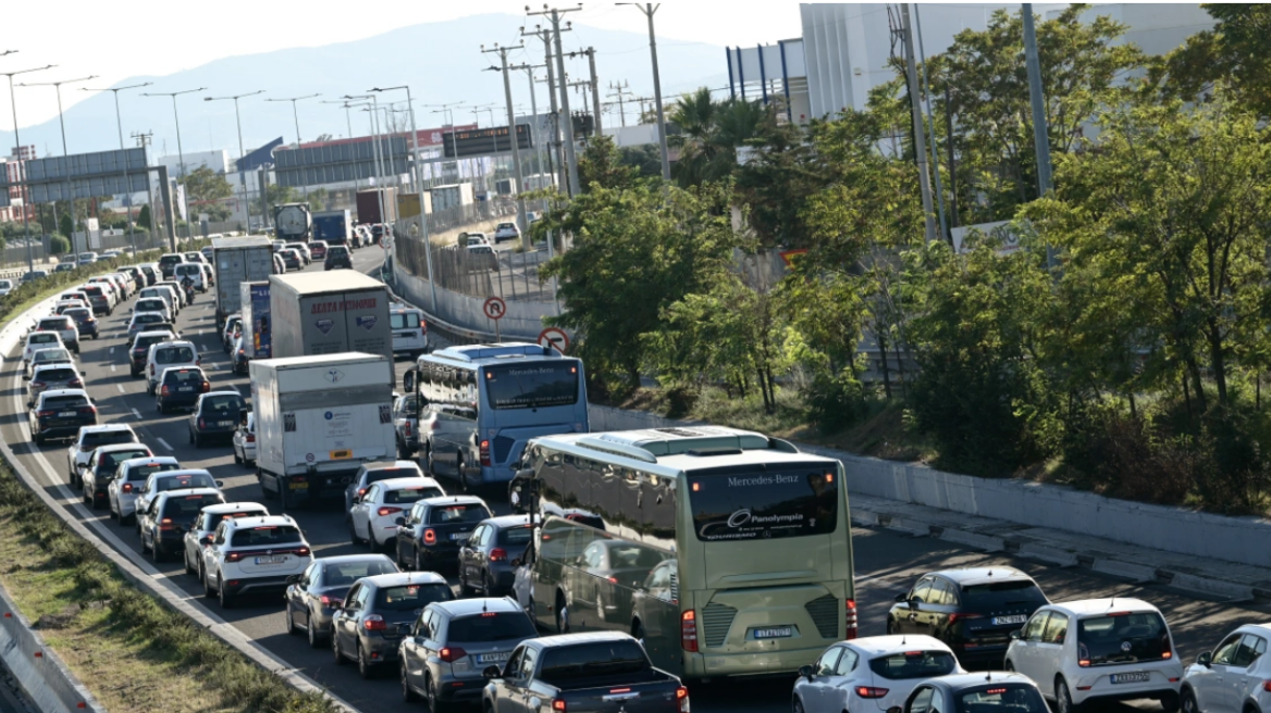 Κίνηση στους δρόμους: Μποτιλιάρισμα στον Κηφισό, λόγω δύο τροχαίων 