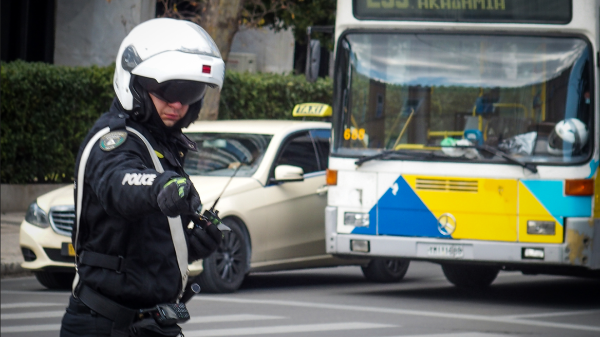 Κίνηση στους δρόμους: Μποτιλιάρισμα στον Κηφισό - Πού θα συναντήσουν προβλήματα οι οδηγοί