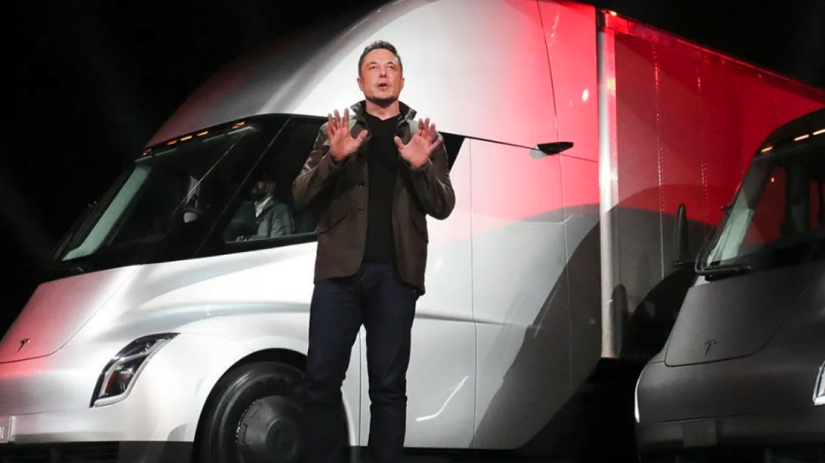 Άλλα λέει ο Musk και άλλα ο οικονομικός διευθυντής