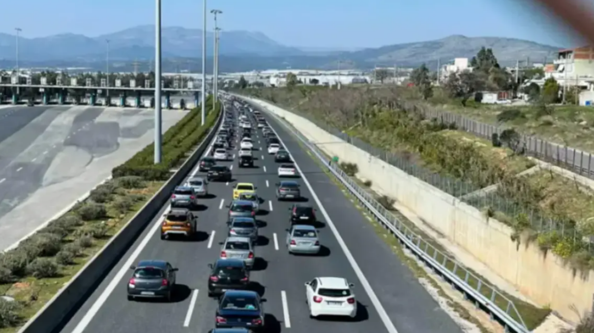 Κίνηση στους δρόμους: Μποτιλιάρισμα και σήμερα στον Κηφισό, καθυστερήσεις και στην Αττική Οδό - Δείτε live εικόνα