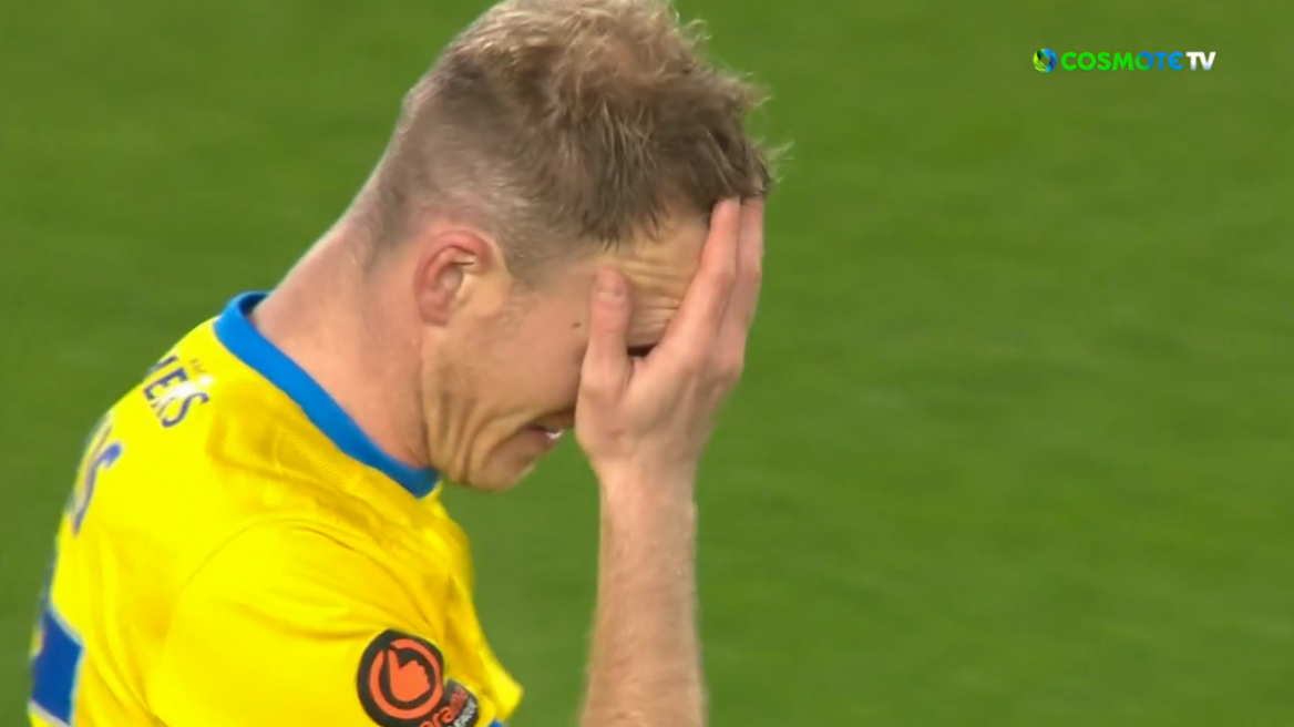 FA Cup: Αμυντικός της Τόρκι έπαθε «black out» και πέτυχε απίθανο αυτογκόλ - Δείτε βίντεο