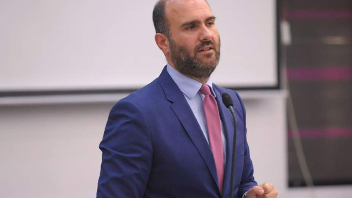 Μαρκόπουλος: Απαντά στο τι συνέβη με γυναίκα βουλευτή σε στούντιο της ΕΡΤ