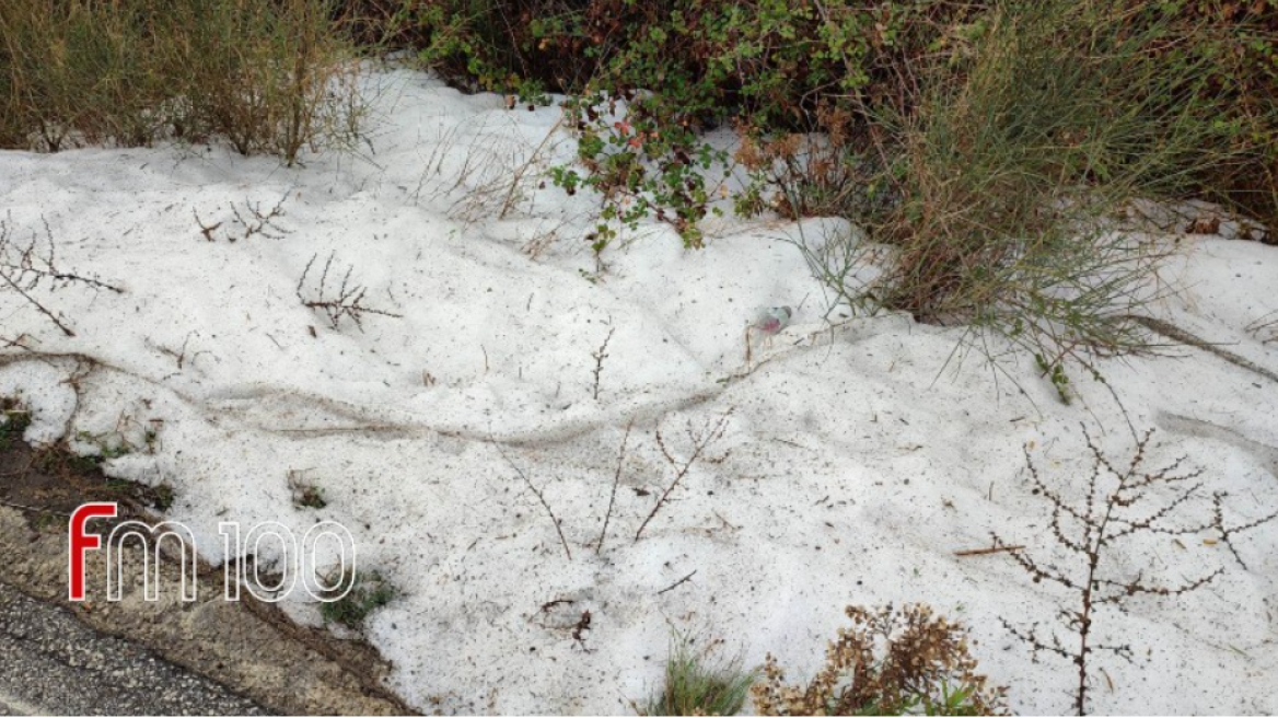 Καιρός: Το «έστρωσε» με χαλάζι στη Λήμνο - Δείτε φωτογραφίες και βίντεο