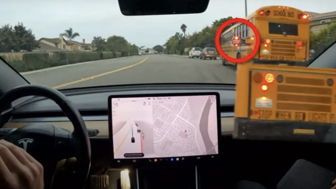 Τι πρόβλημα έχουν τα Tesla με τα… σχολεία; (+video)