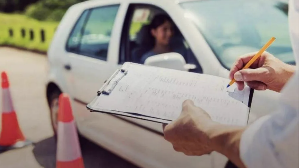 Χρέωναν 2.000€ το δίπλωμα...