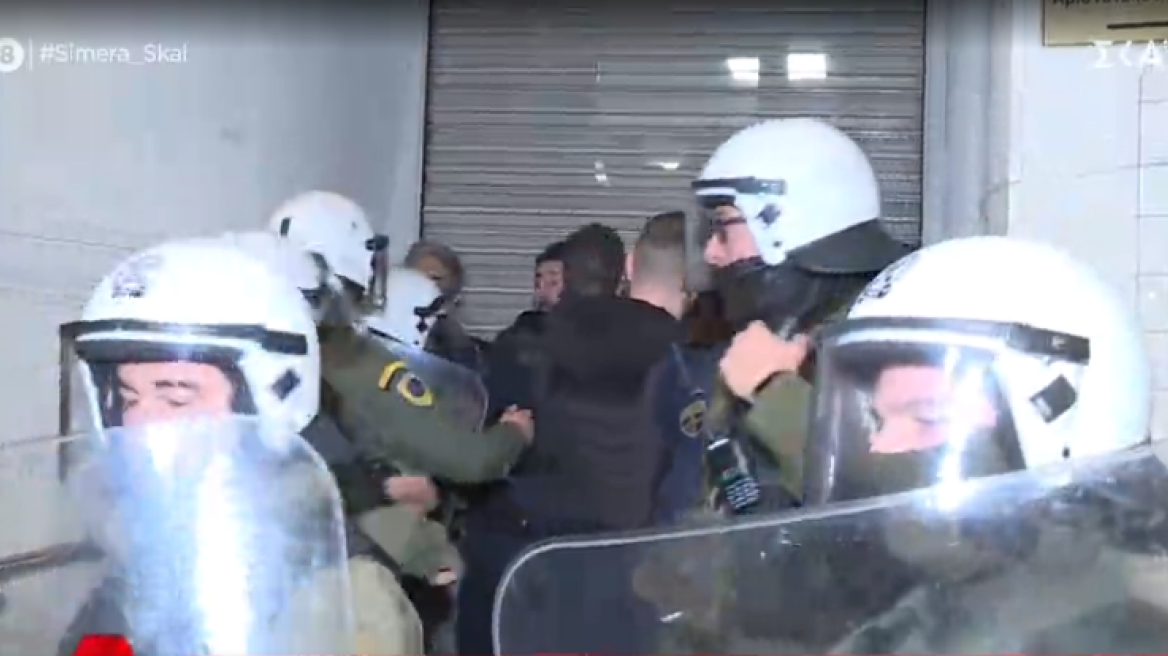 Κατάληψη από νοσοκομειακούς γιατρούς στο υπουργείο Υγείας