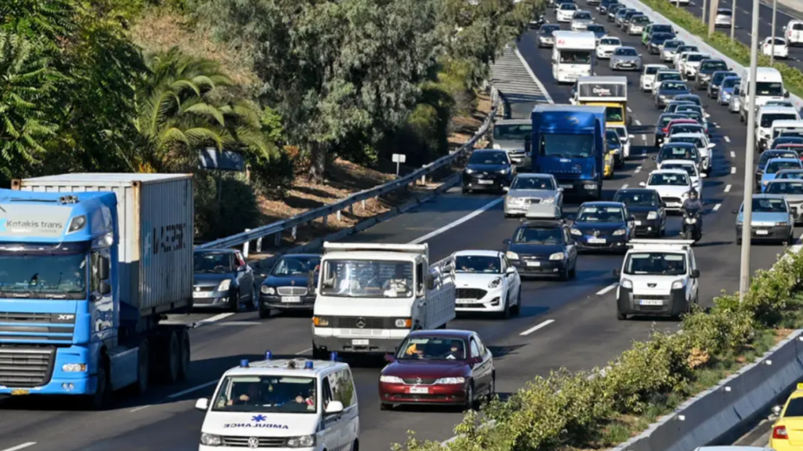 Κίνηση στους δρόμους: Μποτιλιαρισμένος ο Κηφισός και στα δύο ρεύματα