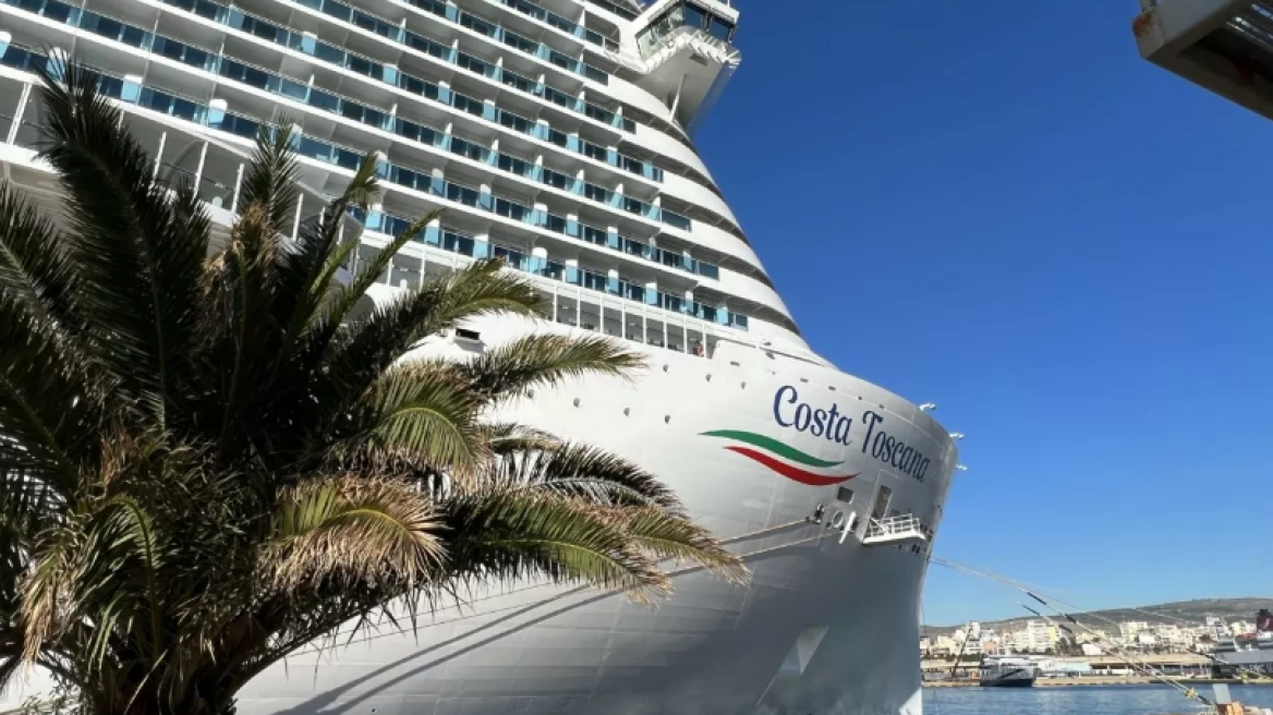 Ξενάγηση στο Costa Toscana που κατέπλευσε για πρώτη φορά στο λιμάνι του Πειραιά με προορισμό το Ντουμπάι