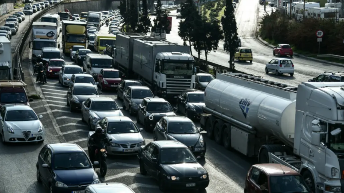 Κίνηση στους δρόμους: Μποτιλιάρισμα στον Κηφισό - - Live εικόνα