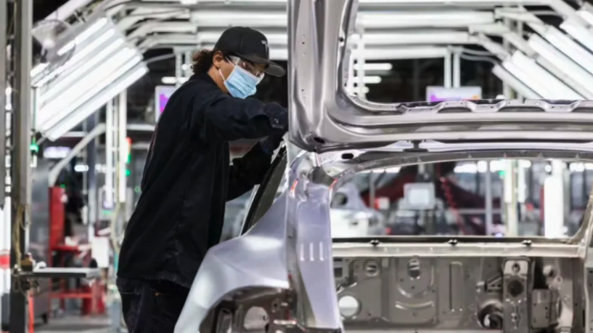 Εργασιακός μεσαίωνας για την Tesla;