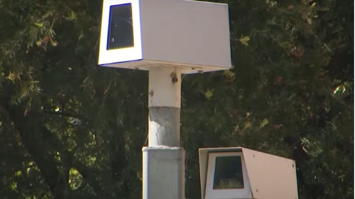 Κάμερα αδειάζει τις τσέπες των οδηγών