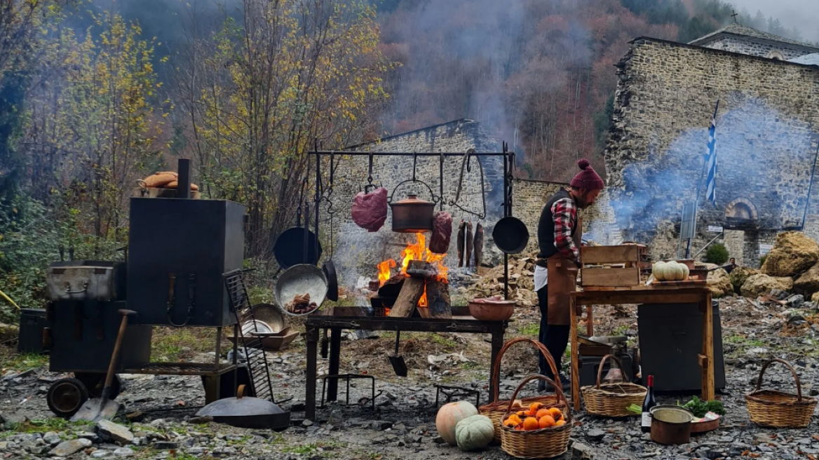Oι Έλληνες νομάδες που μαγειρεύουν στη φύση- Καζάνια, φωτιές και ανοιχτές κουζίνες 