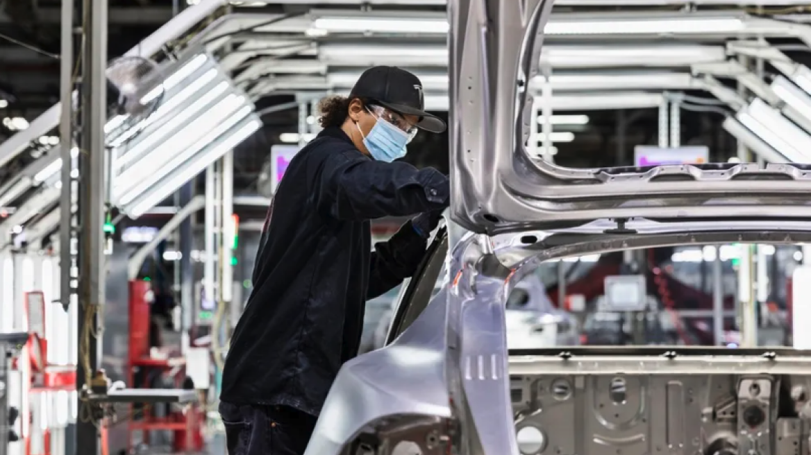 Σε χλωρό κλαρί δεν αφήνουν την Tesla οι Γερμανοί