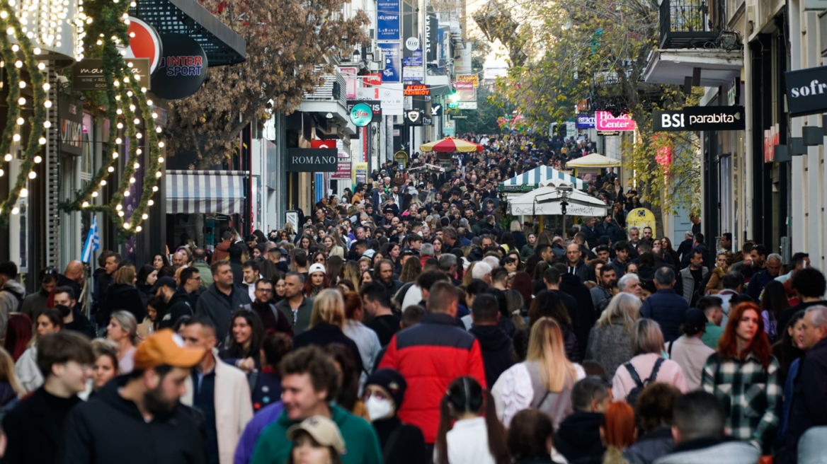 Παραμονή Πρωτοχρονιάς: Πώς λειτουργούν καταστήματα και σούπερ μάρκετ