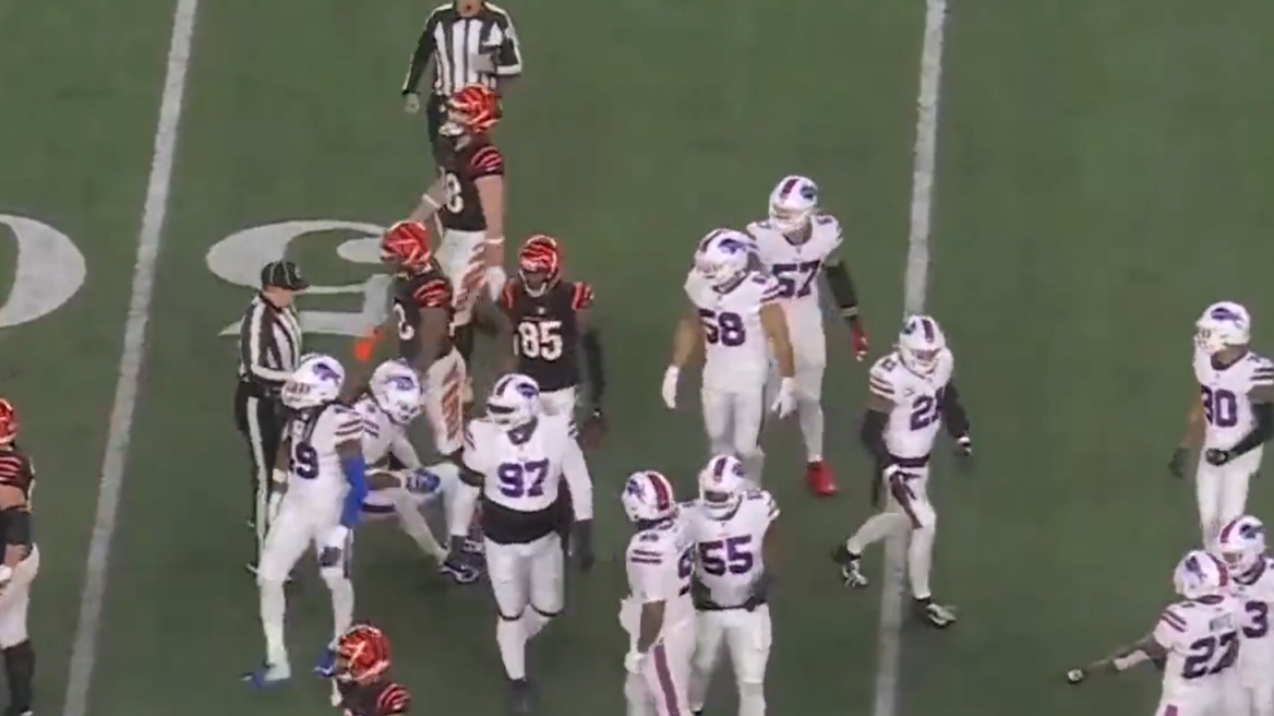 NFL: Καρδιακή προσβολή υπέστη ο 24χρονος Χάμλιν που κατέρρευσε στο γήπεδο