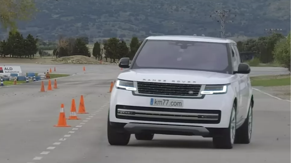 Τα είδε όλα ο τάρανδος με το Range Rover (+video)
