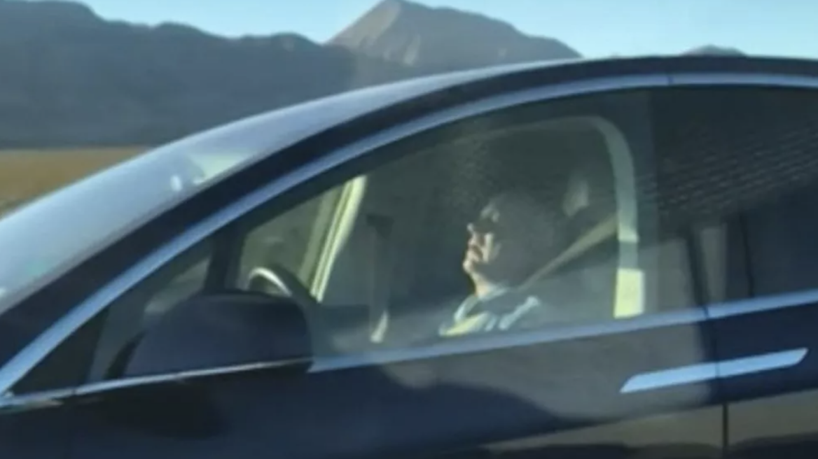 Οδηγός Tesla το ρίχνει στον ύπνο!
