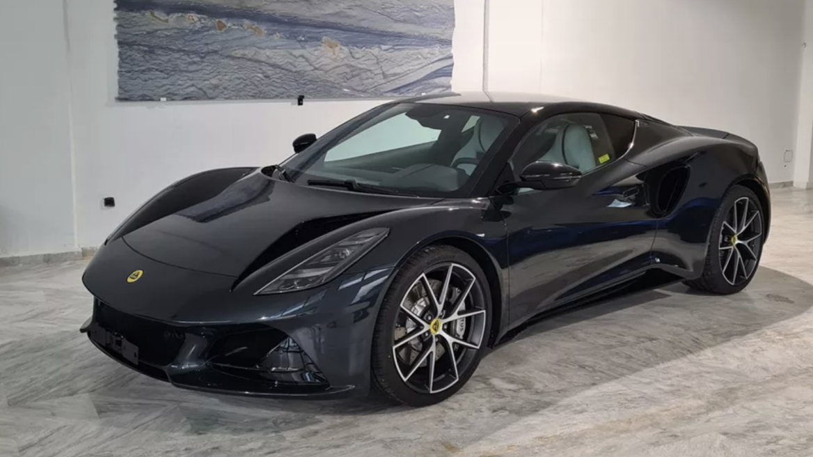 Δε θα πιστεύετε το τι είναι στάνταρ στη νέα Lotus Emira