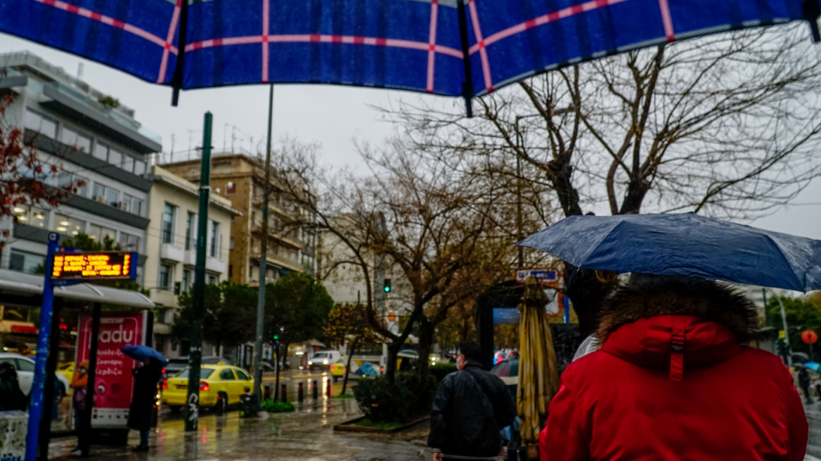 Καιρός στην Αθήνα: Καταιγίδες και χαλάζι αυτή την ώρα - Πώς θα εξελιχθούν τα φαινόμενα